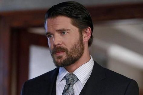 Frank From "How To Get Away With Murder" Was A Villain On "Buffy The Vampire Slayer" Frank Delfino, Charlie Weber, Beard Suit, Bill Cosby, Actrices Hollywood, Buffy The Vampire, Buffy The Vampire Slayer, Vampire Slayer, Perfect Man