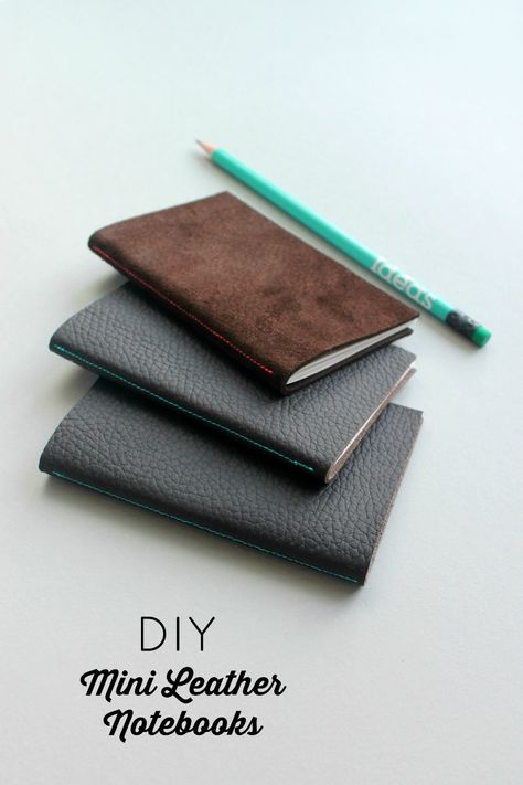 scraps of us : Mini Leather Notebooks DIY Diy Journal Accessories, Faux Leather Journal Cover Diy, Scrap Leather Projects Diy, Leather Scraps Ideas, Mini Notebooks Diy, Leather Scrap Projects, Diy Leather Notebook Cover, Leather Notebook Diy, Scrap Fashion