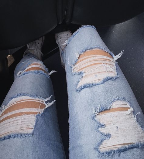 Evelyn Johnson, Crop Top With Jeans, Jeans Outfit Women, Outfit Women, Jeans Outfit, Ripped Jean, Jean Outfits, Ripped Jeans, Fashion Ideas