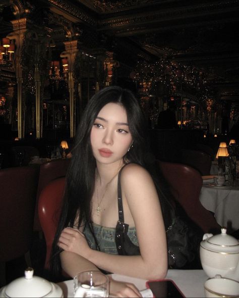 Lia Zhang, Jennifer Lynn Barnes, Restaurant Pictures, Ootd Poses, Restaurant Photos, 사진 촬영 포즈, Photography Posing Guide, Best Photo Poses, Good Poses