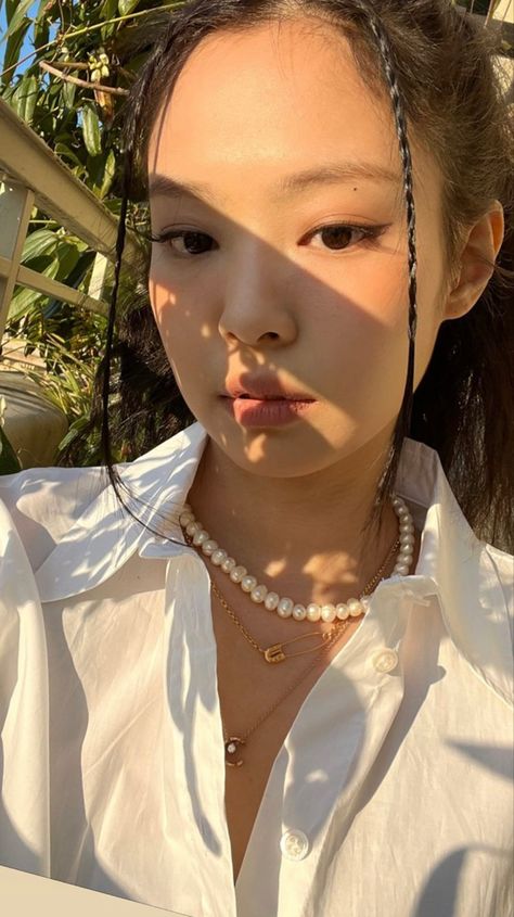 #jennie Beaded Necklace Outfit, Jennie Calvin Klein, You're So Pretty, Cute Frames, Jennie Kim Blackpink, Beaded Accessories, Blackpink Photos, Blackpink Fashion, Blackpink Jennie