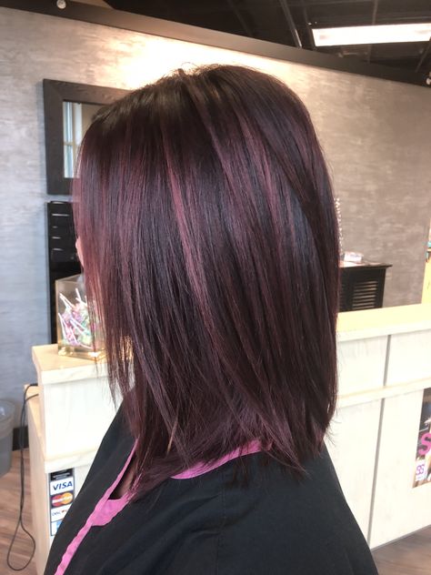 Mid Length Black Hair With Highlights, Color Highlights On Brown Hair, Chocolate Strawberry Hair Color, Strawberry Chocolate Hair, Chocolate Strawberry Hair, Chocolate Cherry Hair Color With Highlights, Chocolate Burgundy Hair, Strawberry Brunette Hair, Butter Blonde