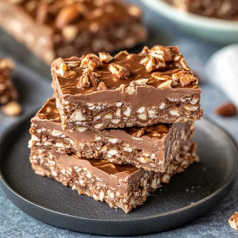 No-Bake Homemade Crunch Bars Recipe - Bars Made With Rice Krispies, No Bake Homemade Crunch Bars, Christmas Crunch Recipe, Crunch Bars Recipe Rice Krispies, No Bake Bars Recipes, Healthy Squares, Rice Krispie Recipes, Homemade Crunch Bars, Crunchie Recipes