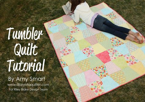 How to make a Tumbler patchwork quilt. Quilt by Amy Smart. So Happy Together fabric by Deena Rutter Beginner Quilt Patterns Free, Quilts Easy, Easy Patchwork, Tumbler Quilt, Diary Of A Quilter, Cake Quilt, Layer Cake Quilts, Block Quilt, Easy Quilt