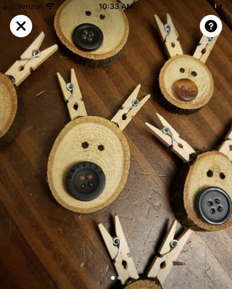 Wooden Discs Ideas, Wood Ornaments Diy Tree Slices, Wood Ornaments Diy, Clothespin Crafts Christmas, Ornaments Diy Kids, Holiday Wood Crafts, Christmas Crafts Diy Projects, Dollar Store Christmas Crafts, Easy Christmas Ornaments