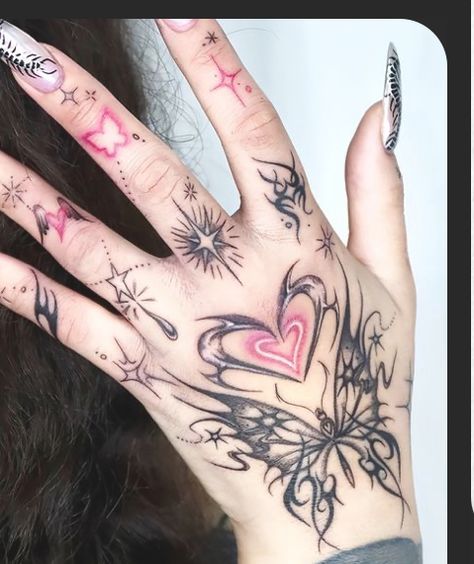 Y2k Arm Sleeve Tattoo, Finger Tattoos Y2k, Heart Tatoos Woman Hand, Pink Hand Tattoo, Fairy Hand Tattoo, Hand Piece Tattoo, Y2k Hand Tattoo, Tattoo Hands Woman, Front Hand Tattoo