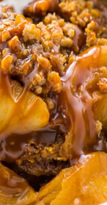 Homemade Apple Crisp Recipe, Caramel Apple Crisp Recipe, Caramel Apple Kits, Caramel Cakes, Fall Yummies, Apple Crisp Pie, Caramel Apple Crumble, Caramel Apple Desserts, Homemade Apple Crisp