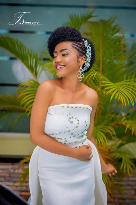 NATURAL HAIR BRIDAL SHOOT from TSIMAGERY - My Nigerian Wedding African Bridal Hairstyles Natural Hair Brides, Bride Afro Hairstyles, Nigeria Bridal Hairstyles, Bridal Hair Nigeria Wedding, Edo Brides Hair, Gem Hair, Pony Style, Wedding Dress Jewelry, Bridal Hair Inspiration