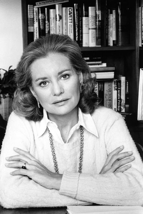 Barbara Walters was born on September 25, 1929 in Boston, Massachusetts. Image: Barbara Walters in 1979 by Lynn Gilbert - CC BY-SA 3.0 via Wikimedia Commons Iconic Portraits, Barbara Walters, Feminist Movement, Famous Americans, Hollywood Walk Of Fame, Walk Of Fame, Michelle Obama, Time Capsule, Inspirational People