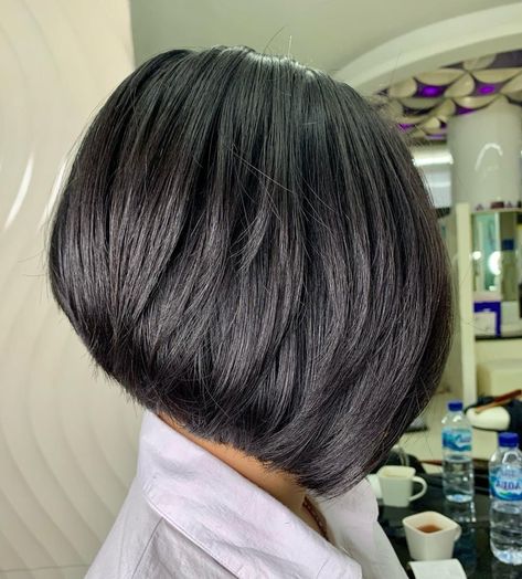 39 Hottest Graduated Bob Haircuts For Trendy Women Graduating Bob Haircut, Vertical Graduation Haircut, Horizontal Graduation Haircut, Graduated Bob Haircuts Short, Graduation Haircut, Graduated Hair, Graduated Haircut, A Line Hair, Short Angled Bobs