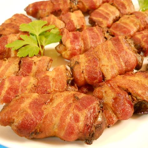 Chicken Liver Recipes Baked, Chicken Livers Wrapped In Bacon, Bacon Wrapped Chicken Livers, Baked Chicken Livers, Cooking Chicken Livers, Baked Bacon Wrapped Chicken, Liver And Bacon, Gizzards Recipe, Chicken Liver Recipes