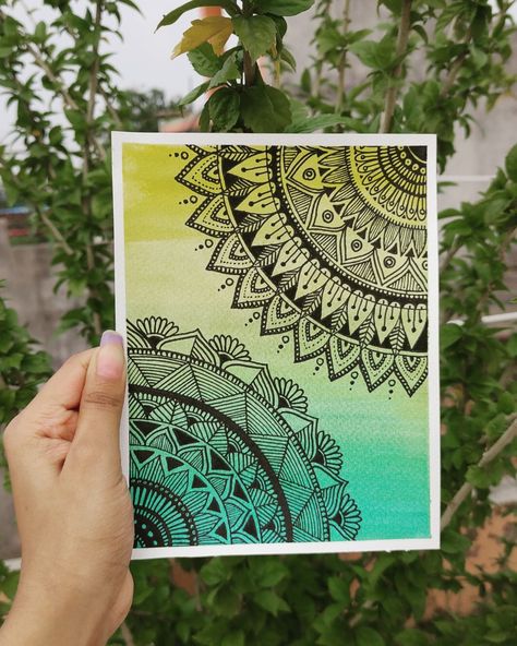 Mandala With Watercolor Background, Mandala On Watercolour Background, Oil Pastel Mandala Art, Watercolour Background Ideas, Mandala Drawing Colourful, Watercolour Mandala, Pen Mandala, Boarders Designs, Mandala Arts