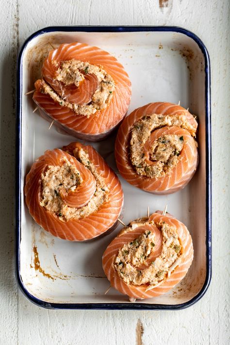 Crab Stuffed Salmon Pinwheels - Cooking with Cocktail Rings Salmon Pinwheel, Salmon Roulade, Salmon Pinwheels, Crab Stuffed Salmon, Salmon Cakes Recipe, Stuffed Salmon, Crab Stuffed, Pinwheel Recipes, Salmon Dishes