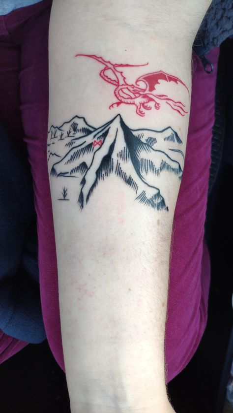 Hobbit Tattoo, The Lonely Mountain, E.t Tattoo, Lotr Tattoo, Lonely Mountain, Mountain Tattoo Design, Trending Tattoos, Prison Tattoos, Cambridge Uk