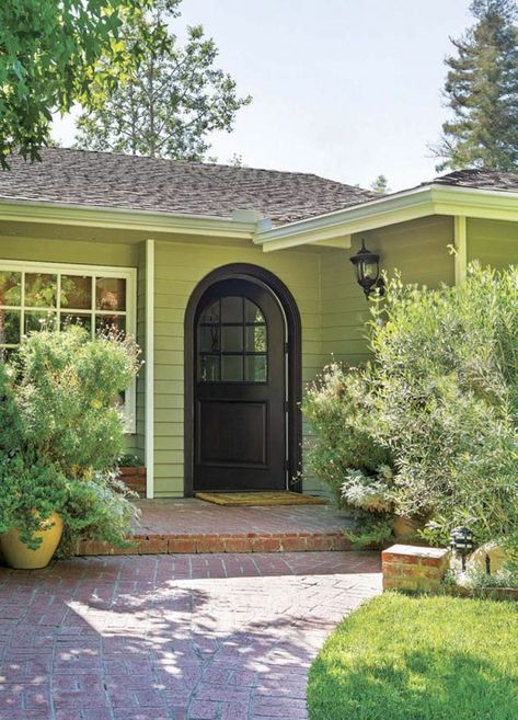 California Bungalow Style Interiors, California Bungalow Exterior, Bungalow Style Interior, Cottage House Aesthetic, 1940s Cottage, California Cottage, Cottage House Exterior, Cottage House Interior, Renovation Exterior