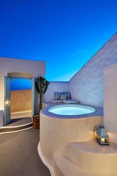 Exterior Entrance Design, Greek Homes, Cycladic Architecture, Greece Homes, Outdoor Jacuzzi, Greece House, Exterior Entrance, Santorini House, Outdoor Sitting