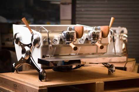 Behind the Scenes with Slayer Espresso - COOL HUNTING Shop Inspiration, Best Espresso Machine, Cappuccino Machine, Coffee Varieties, Best Espresso, Coffee Culture, Italian Coffee, Espresso Maker, How To Make Coffee