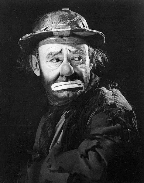 Emmett Kelly Clown, Famous Clowns, Clown Photos, Clown Images, Emmett Kelly, Joker Clown, Word Of The Week, Clown Tattoo, Send In The Clowns