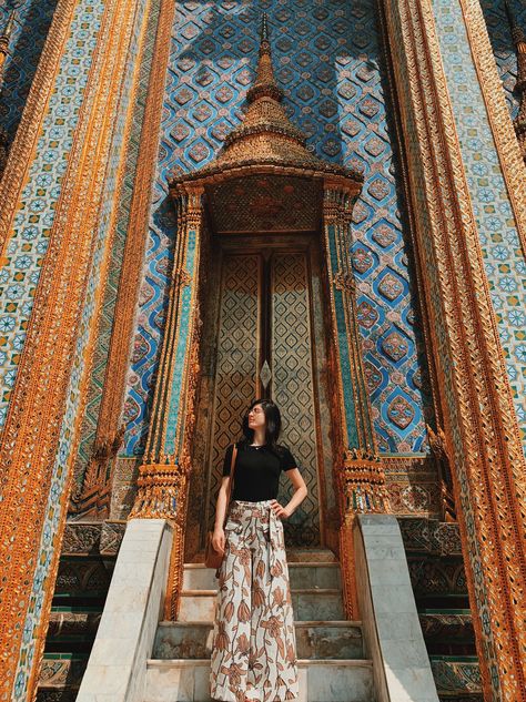 #vacationneeded #holidayrentals #vacationplanning #vacationspot #travel #nature #travelphotography #photography #love #photooftheday #instagood #travelgram #picoftheday #instagram #beautiful #photo #wanderlust #naturephotography #adventu Bangkok Ootd Outfit, Grand Palace Bangkok Photography, Udaipur Lookbook, Grand Palace Bangkok Outfit, Thailand Temple Outfit Ideas, Bangkok Temple Outfit, Bangkok Picture Ideas, Bangkok Thailand Photo Ideas, Hampi Outfit Ideas