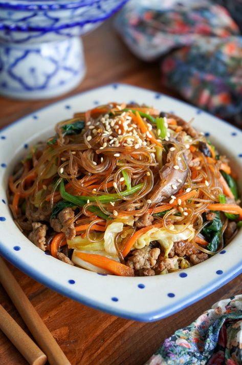 Stir Fry Glass Noodles with Mushrooms & Minced Meat – Eat What Tonight Mushroom Noodle Stir Fry, Glass Noodle Recipes, Glass Noodle Stir Fry, Noodles With Mushrooms, Stir Fry Glass Noodles, Flat Noodles, Glass Noodles Recipe, Noodle Recipes Easy, Shitake Mushroom