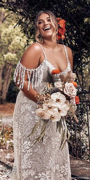 Women Artwork, Boho Plus Size, Western Wedding Dresses, Curvy Bride, Grace Loves Lace, Bohemian Wedding Dress, Wedding Boho, Lace Straps, Chapel Train