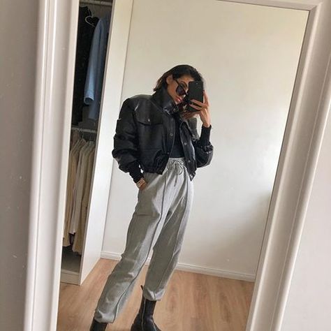 Sonia Dhillon (@soniaheartsfashion) • Instagram photos and videos Styling Sweatpants, Jackets Y2k, Down Parka Women, Cropped Coat, Joggers Outfit, Leather Jacket Style, Pu Leather Jacket, Single Breasted Jacket, Down Parka