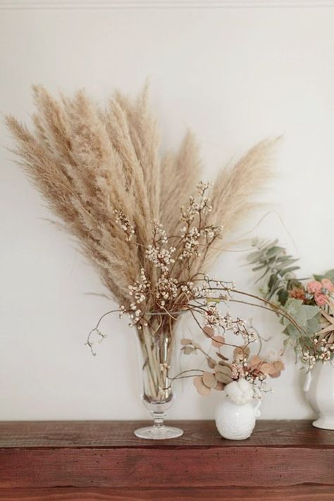 Decorating With Dried Flowers – Honestly WTF Beige Inspiration, Decoration Plante, Pampas Gras, Dry Plants, Wallpaper Vintage, Dried Floral, Wedding Flower Arrangements, Dried Flower Arrangements, Arte Floral