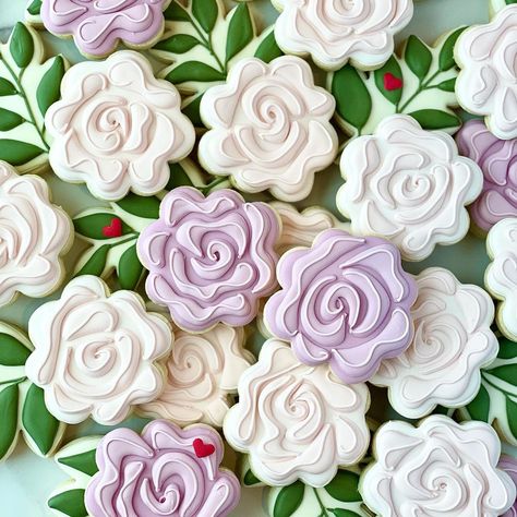 Rose Pics, Flower Sugar Cookies, Royal Icing Flowers, Royal Iced Cookies, Iced Biscuits, Icing Flowers, Iced Sugar Cookies, Summer Cookies, Incredible Edibles