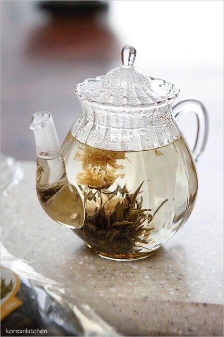 A Girl Inspired Glass Tea Pot, Dwelling Place, Blooming Tea, Pinterest Contest, Spring Tea, Pics Inspo, Tea Bar, Glass Teapot, Tea Benefits