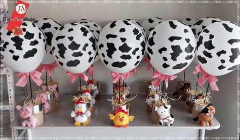 Girls Farm Birthday, Cow Birthday Parties, Barnyard Birthday Party, Farm Theme Birthday, Farm Animals Birthday Party, Farm Themed Birthday Party, Cowboy Birthday Party, Rodeo Birthday, Cowgirl Birthday Party