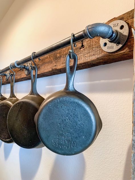 Hanging Cast Iron Cookware — APS Design Cast Iron Pans, Casa Hobbit, Cast Iron Decor, Desain Pantry, Iron Storage, Regal Design, Iron Cookware, Cast Iron Cooking, Pot Rack