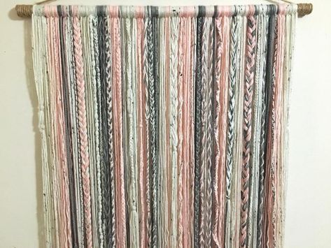 Hobo Decor, Boho Bedroom Decor Hippie, Diy Wall Hanging Yarn, Yarn Art Projects, Hippie Curtains, Braided Yarn, Yarn Tapestry, Yarn Wall Art, Diy Boho Decor