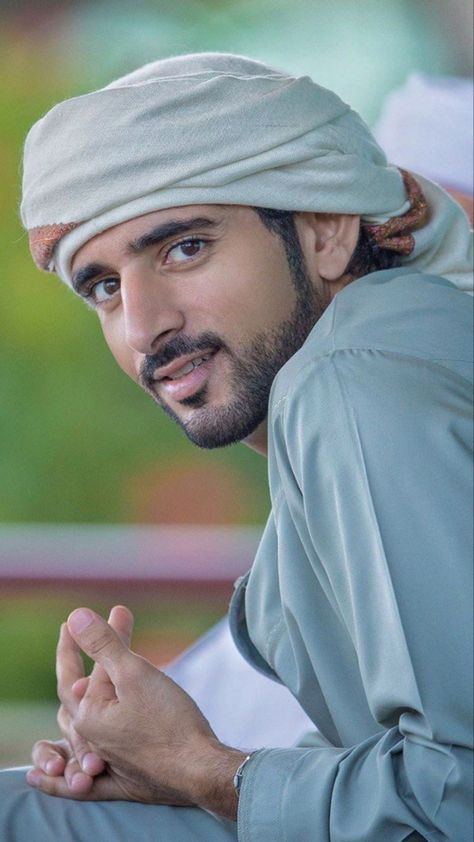 Islamic Boy, Dubai Emirates, Queen And Prince Phillip, Middle Eastern Men, Prince Of Dubai, Handsome Men Quotes, Royal Family Pictures, Mohammed Bin Rashid Al Maktoum, Pictures Of Prince