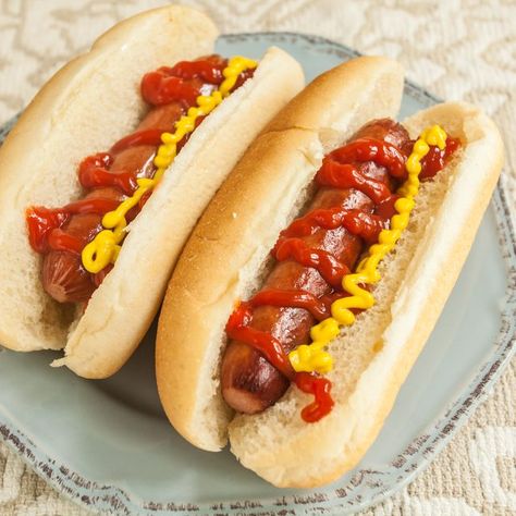 How to Cook Hot Dogs Six Different Ways Oven Hot Dogs, Cook Hot, Coney Island Hot Dog, Making Hot Dogs, Toaster Oven Recipes, Hot Dog Sauce, Hot Dog Cart, Fermented Cabbage, How To Make Sausage