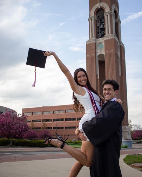 Graduation Picture With Husband, Graduation Pictures With Partner, Husband Graduation Pictures, Graduation Pictures Ideas With Family, Graduation Boyfriend Pictures, Couple Poses For Graduation, Grad Photoshoot With Boyfriend, Couple Grad Poses, Couple Poses Graduation