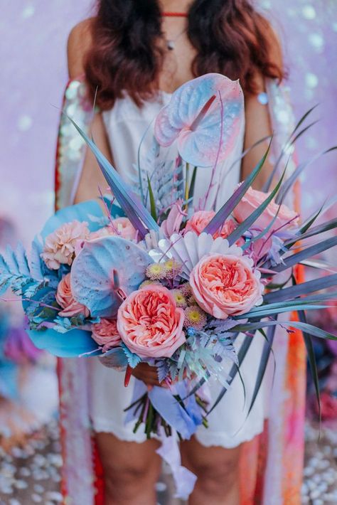 Holographic Bouquet, Iridescent Bouquet, Holographic Wedding, Colourful Wedding Flowers, Pastel Wedding Bouquet, Iridescent Wedding, Bouquet For Bride, Bouquet Pastel, Wedding Pastel