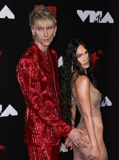 Megan And Mgk, Mgk Megan, Neon Gods, Megan Fox Style, Megan Fox Photos, Relationship Vision Board, Fox Photos, Brian Austin Green, Couple Inspo