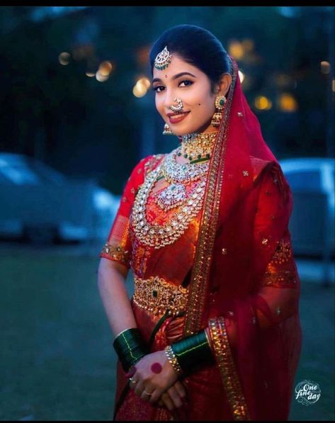 Red Saree Wedding, South Indian Bride Saree, Indian Wedding Poses, Bridal Sarees South Indian, Indian Bridal Sarees, Wedding Saree Blouse, Wedding Saree Blouse Designs, Indian Bride Outfits, Bridal Outfit