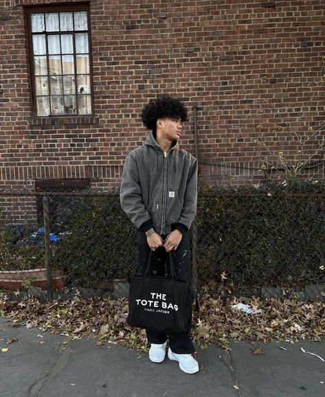 Men Tote Bag Fashion Street Styles, Carhartt Hoodies, Men Streetwear Outfits, Future Clothing, Simple Streetwear, Mens Tote Bag, Marc Jacobs Tote Bag, Tote Bag Outfit, Ames Iowa