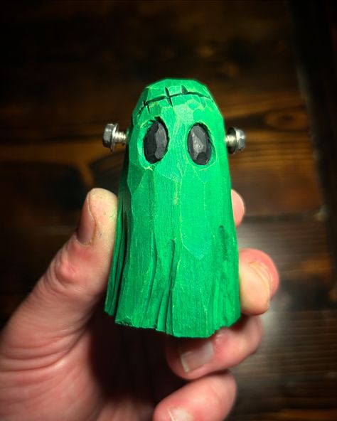 Not a picture of the Northern Lights, but I made a new ghost design . . . #whittling #woodcarving #woodcraft #ghosts #ghostcollector #spooky #halloween #halloweendecor Wittling Beginner, Wood Wittling, Hand Crafted Gifts Ideas, Wood Halloween Crafts, Wood Whittling Projects, Easy Carving Ideas, Jenga Art, Wood Decor Diy, Wooden Halloween Decorations