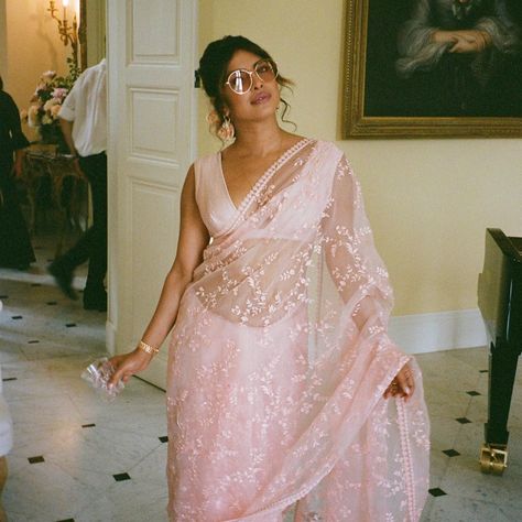 Nick Jonas Showers Priyanka Chopra With An Adorable Birthday Wish As she Turns 37 - HungryBoo Sari Fashion, Saree Party, Sabyasachi Sarees, Stem Challenge, Designer Sarees Collection, Indian Saree Blouse, Net Saree, Elegant Saree, Stylish Sarees