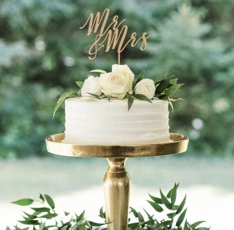 Wedding Cakes Elegant Classy Simple, Small 1 Tier Wedding Cake, Just Married Cake Simple, One Tier Wedding Cake Elegant, Wedding Cake For 2, One Tier Wedding Cake With Flowers, Simple Wedding Cake 1 Tier, Wedding Cakes Elegant Simple, Mini Wedding Cakes For Guests