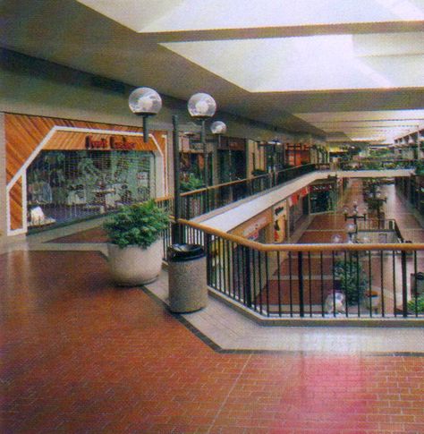 Mall 1985 -- this totally reminds me of the mall we used to go to as kids. Abandoned Malls, Dead Malls, Vintage Mall, 80s Interior, Mall Stores, Retro Interior, Shopping Malls, The Good Old Days, Shopping Center