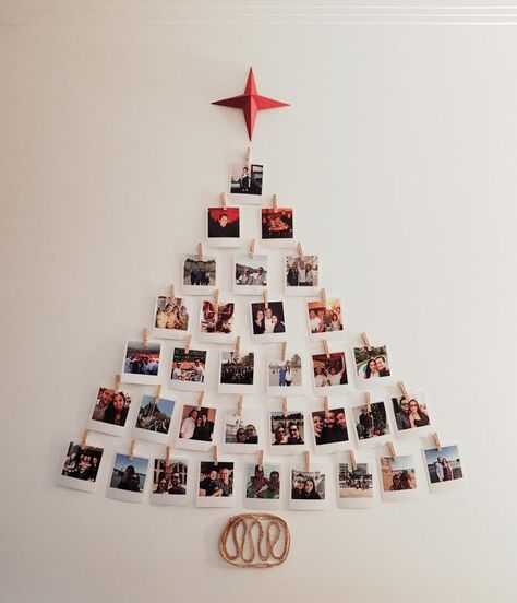 Christmas Table Decor Ideas Simple, Polaroid Christmas Tree, Picture Christmas Tree, Polaroid Christmas, Photo Christmas Tree, Christmas Decorations Apartment, Something Funny, Wall Christmas Tree, Creative Christmas Trees