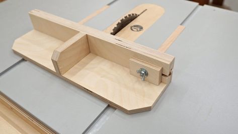 Table Saw Sled Diy, Table Saw Jigs Diy, Diy Table Saw Sled, Table Saw Crosscut Sled, Mini Table Saw, Woodworking Jig Plans, Table Saw Sled, Table Saw Fence, Table Saw Jigs