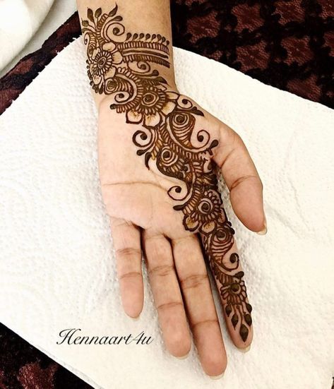 Simple Arabic Mehndi Designs for Left Hand - K4 Fashion Mehendi Designs For Left Hand, Mehendi Designs For Hands, Bride Henna, Latest Arabic Mehndi Designs, Simple Arabic Mehndi, Simple Arabic Mehndi Designs, Henna Art Designs, Very Simple Mehndi Designs, Beginner Henna Designs