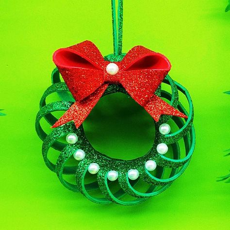 Green Foam Wreath Ideas, Foam Xmas Decorations, Foam Christmas Wreaths, Foamiran Christmas, Wreath Foam, Christmas Decorations 2022, Foam Ornaments, Christmas Wreath Making, Wall Hanging Decorations