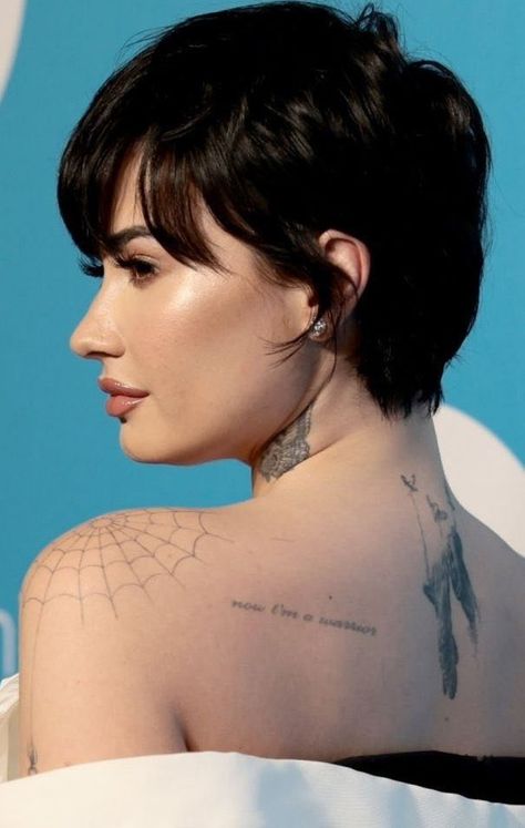 Demi Lovato 2022, Demi Lovato Short Hair, Feminine Pixie Cut, Demi Lovato Tattoos, Demi Lovato Albums, Demi Lovato Body, Spanish Woman, Really Short Hair, Baddie Aesthetic