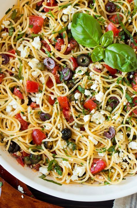 Greek Spaghetti, Vegan Spaghetti, Easy Mediterranean Diet Recipes, Greek Pasta, Greek Dishes, Cooking Classy, Mediterranean Dishes, Appetizer Salads, Spaghetti Recipes