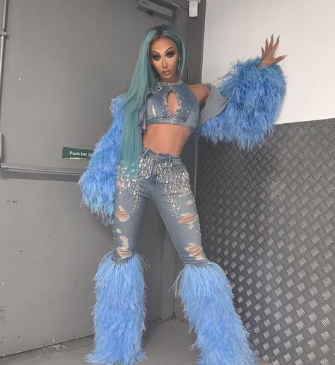 Plastique Tiara on Instagram: “Just a girl in the hot heat of the summer solstice 💦 _____________________________________________ Outfit by @vee.monique & @redaggio 🙈💕” Drag Accessories Diy, Drag Party, Plastique Tiara, Drag Inspiration, Drag Outfits, Drag Queen Costumes, Drag Fashion, Drag Queen Outfits, Rupaul Drag Queen